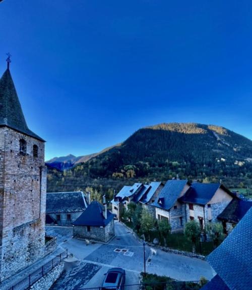 Muntanyo Luxury Lodge Con Sauna, Parking Y Guardaesquis En Ruda Tredos Exterior photo